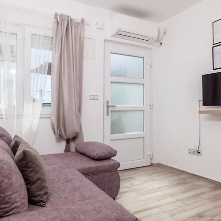 Luna Apartment