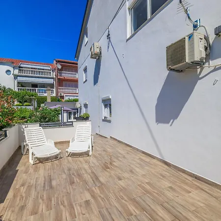 Luna Apartment *